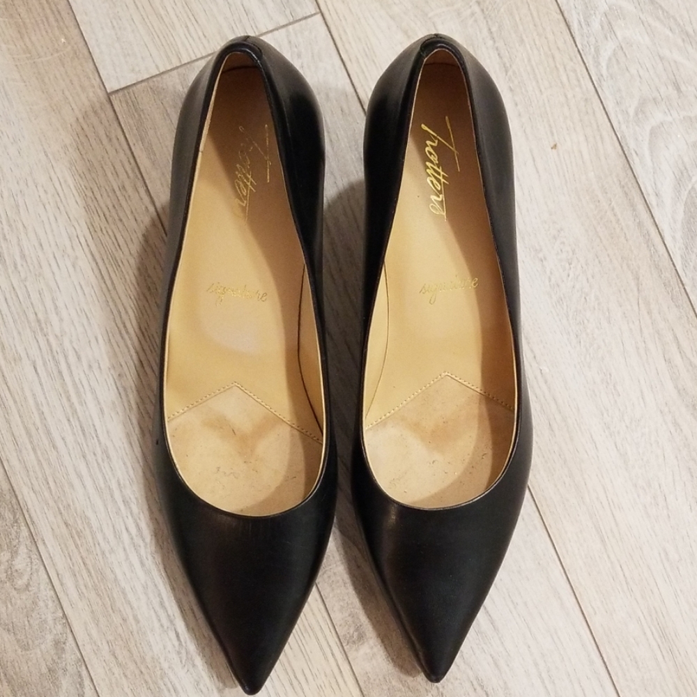 Trotters Black Pumps